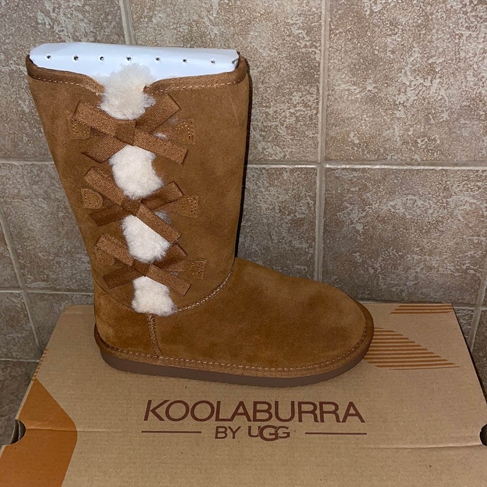 KOOLABURRA BY UGGS Girl Boots Size: 2 never been used